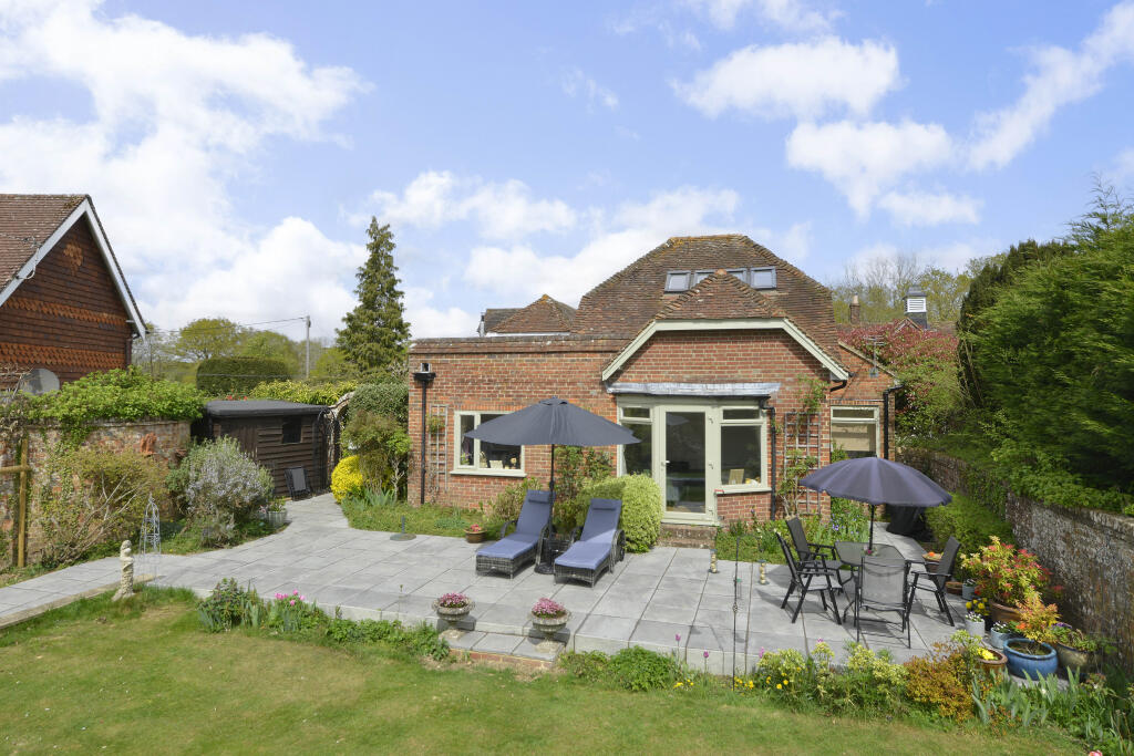 Main image of property: The Common, GU8