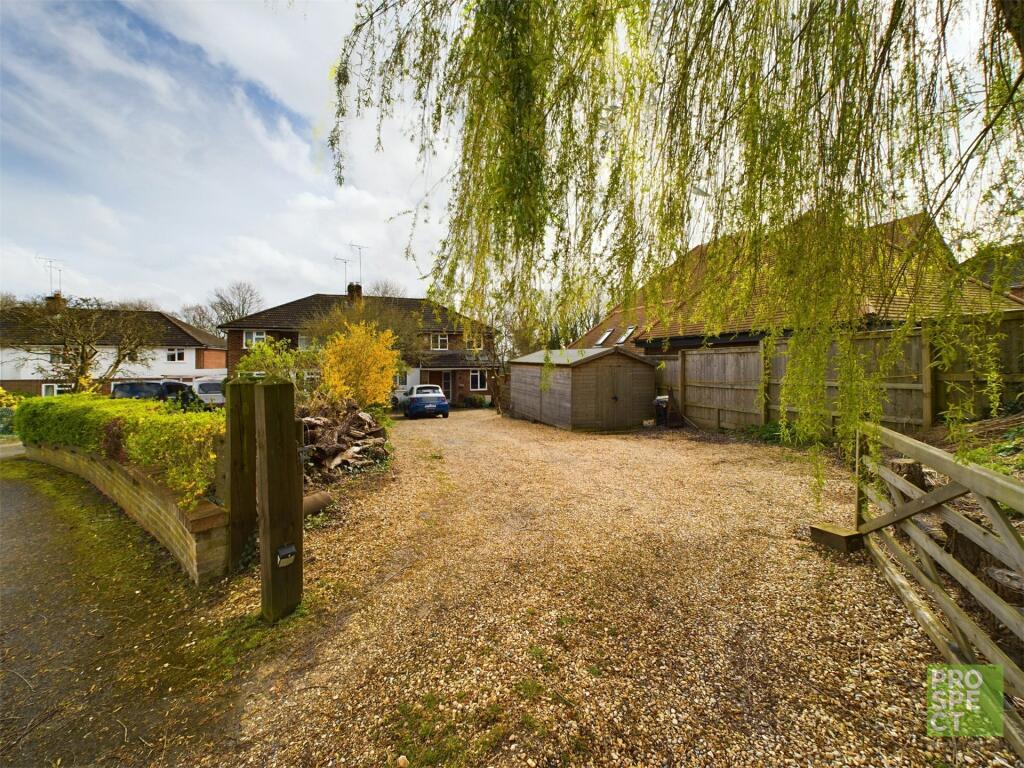 4 bedroom semidetached house for sale in Fairway Avenue, Tilehurst