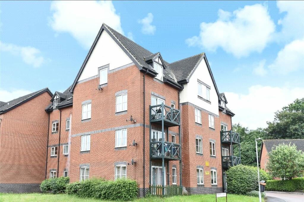 2 bedroom apartment for sale in Admirals Court, Rose Kiln Lane, Reading, Berkshire, RG1