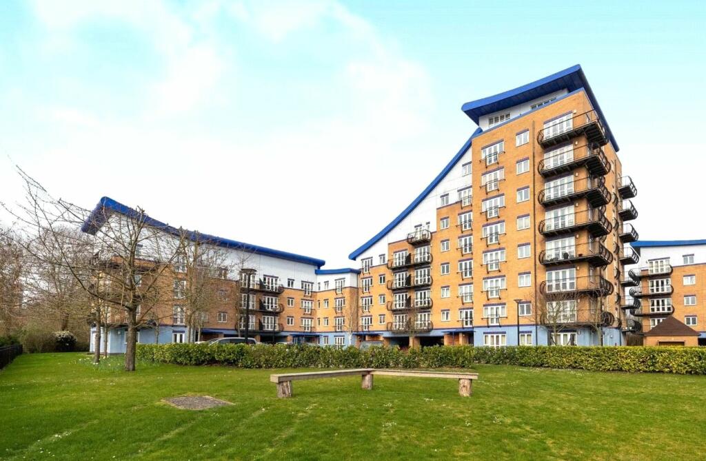 2 bedroom apartment for sale in Luscinia View, Napier Road, Reading, Berkshire, RG1