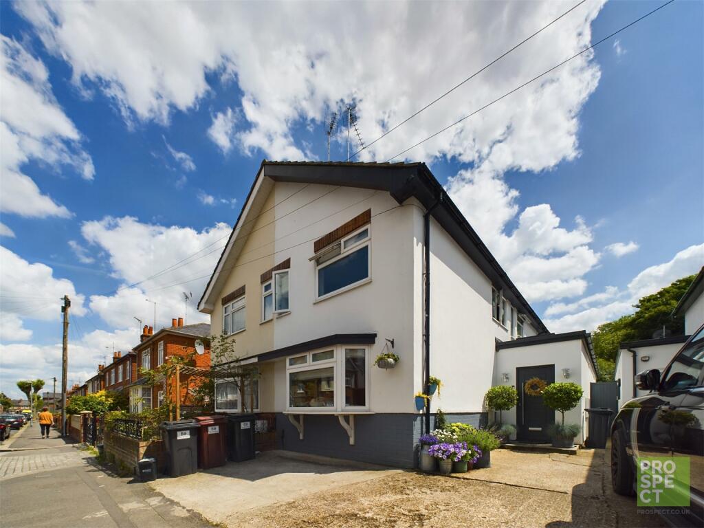 4 bedroom semi-detached house for sale in Wantage Road, Reading, Berkshire, RG30
