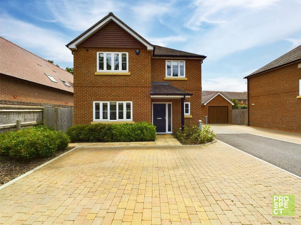 4 bedroom detached house for rent in Croft Road, Shinfield, Berkshire, RG2