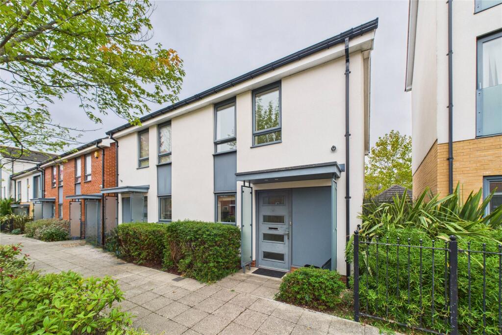 Main image of property: Puffin Way, Reading, Berkshire, RG2