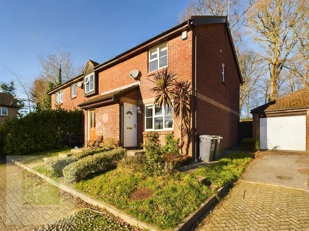 3 bedroom terraced house for sale in Huscarle Way, Tilehurst, Reading