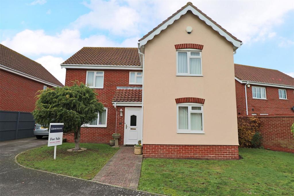 3 bedroom detached house for sale in Heritage Green, Kessingland
