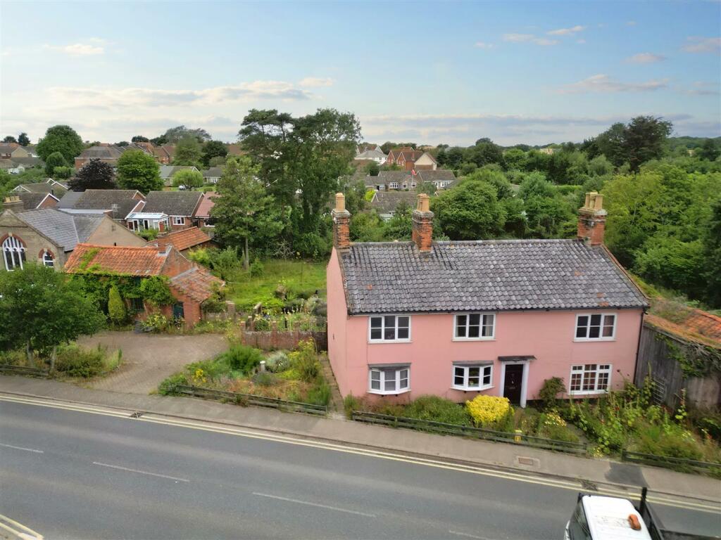 5 bedroom detached house for sale in High Street, Wrentham, Beccles, NR34
