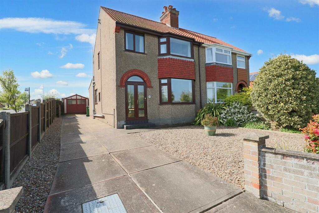 3 bedroom semidetached house for sale in Stradbroke Road, Pakefield