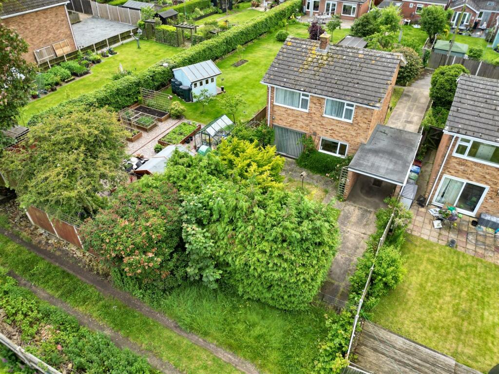 3 bedroom detached house for sale in Walmer Road, Lowestoft, NR33