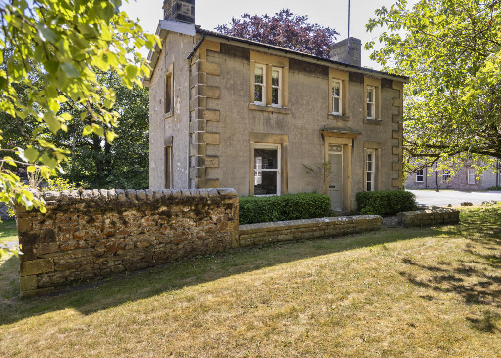 3 bedroom detached house for sale in Green Cottage, The Green