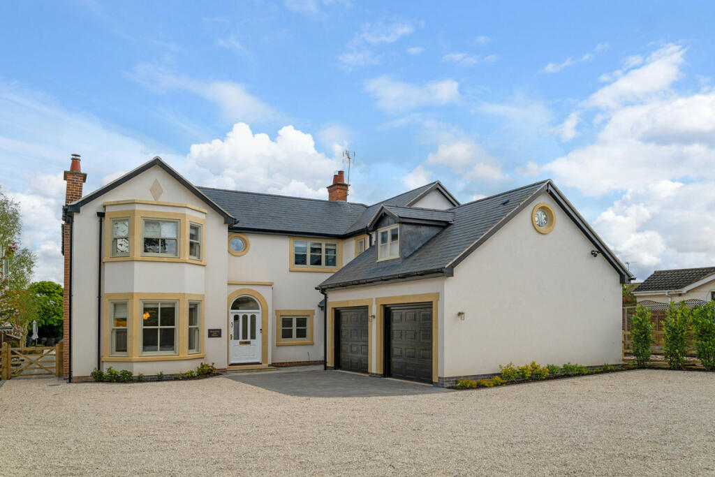 5 bedroom detached house for sale in Rugby Road Burbage, Leicestershire
