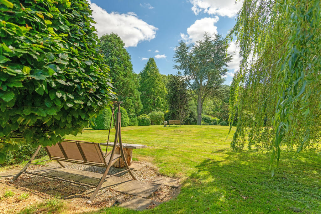 Additional property image - Biggin Hall Lane Thurlaston, Rugby, CV23 9LD