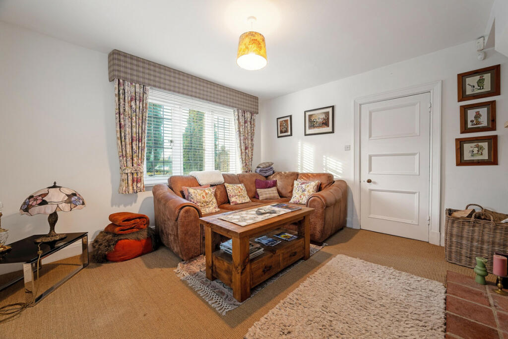 Additional property image - Rugby Road, Rugby, Dunchurch CV22 6PL
