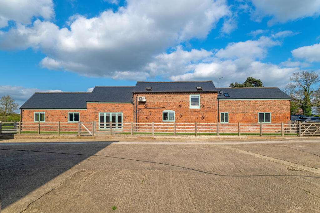 Main image of property: Leicester Road, Lutterworth, Leicestershire LE17 4LX