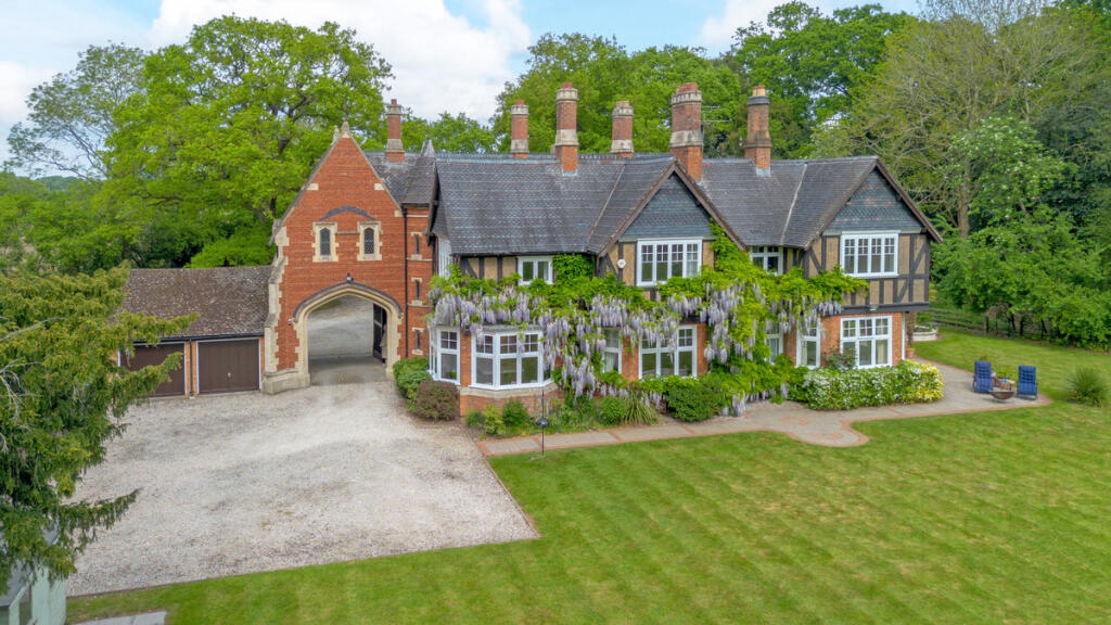 Main image of property: Ashlawn Road, Rugby, Warwickshire CV22 5QG