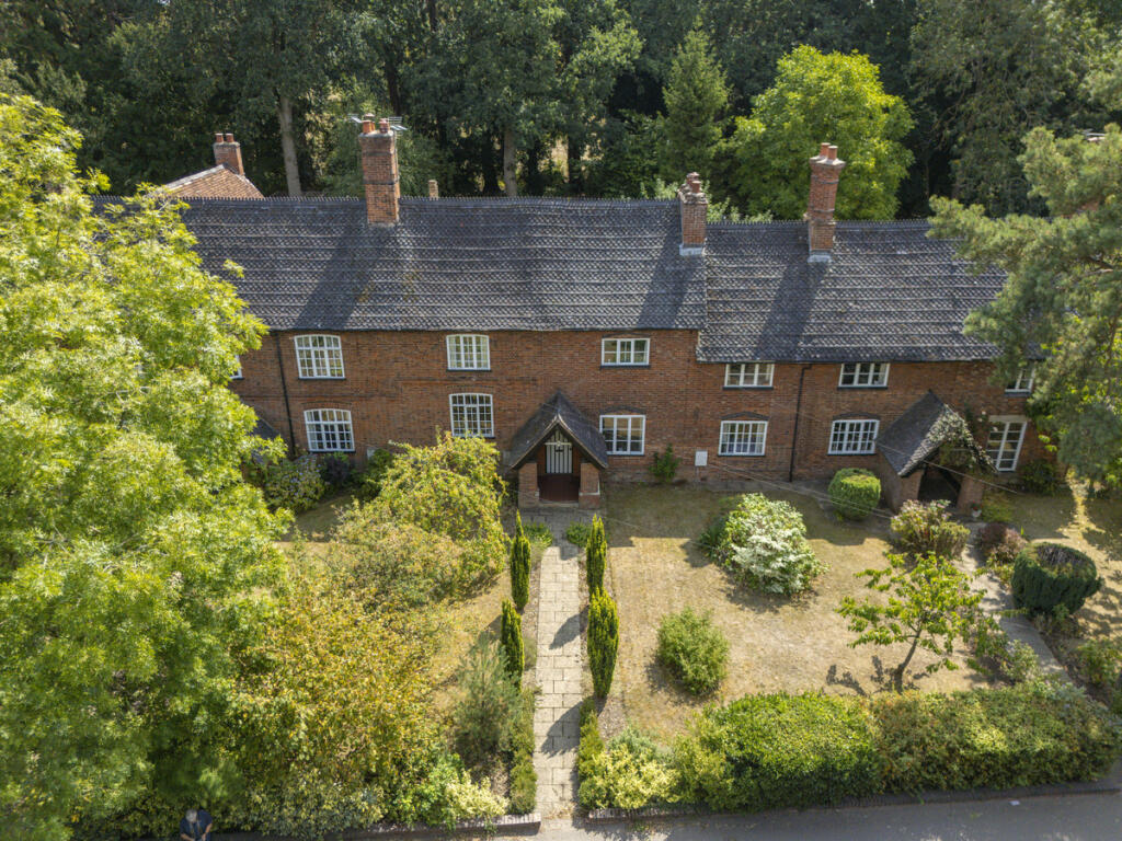 Main image of property: Rugby Road, Dunchurch, Rugby Warwickshire CV22 6PP