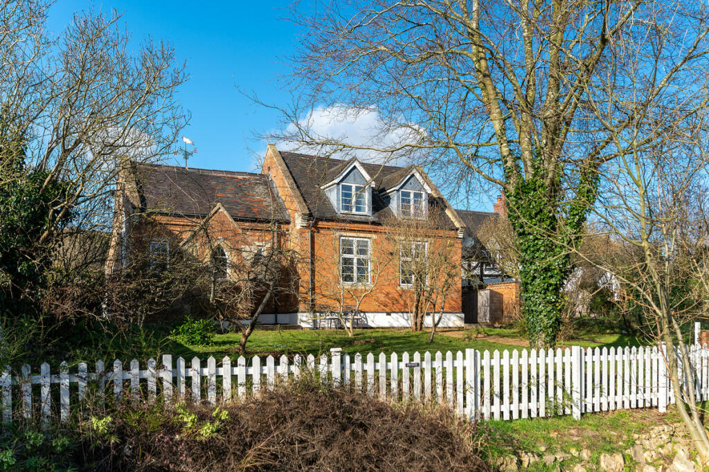 3 bedroom detached house for sale in Main Street Frankton Rugby