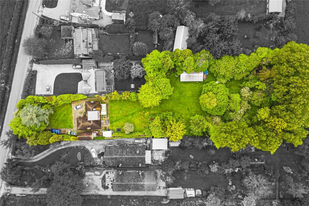 2 bedroom bungalow for sale in The Rye, Eaton Bray, LU6