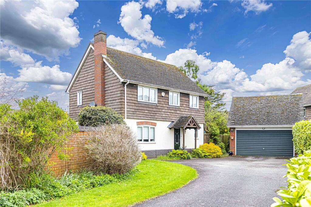 4 bedroom detached house for sale in The Nurseries, Eaton Bray, Central