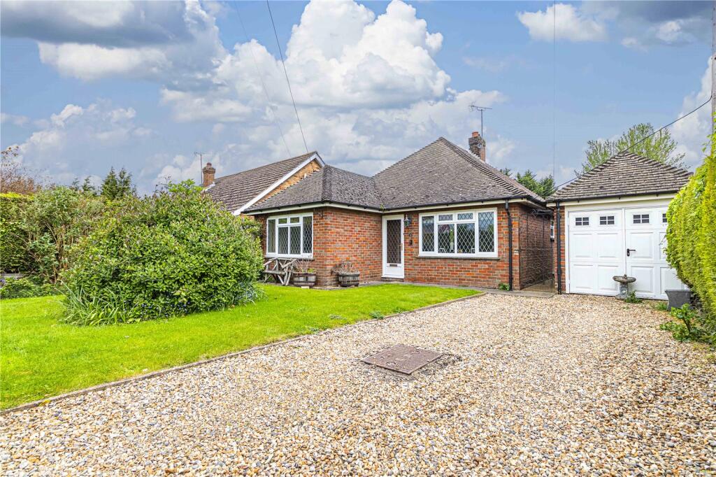 3 bedroom bungalow for sale in The Rye, Eaton Bray, Central