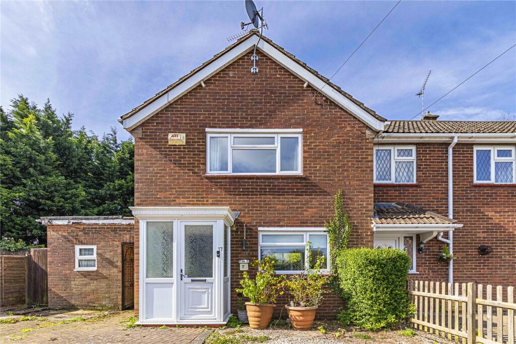 2 bedroom end of terrace house for sale in Knights Close, Eaton Bray