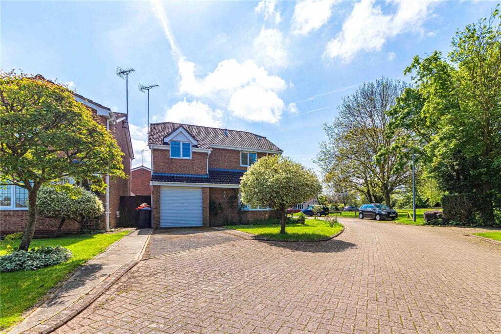 4 bedroom detached house for sale in Mill End Close, Eaton Bray