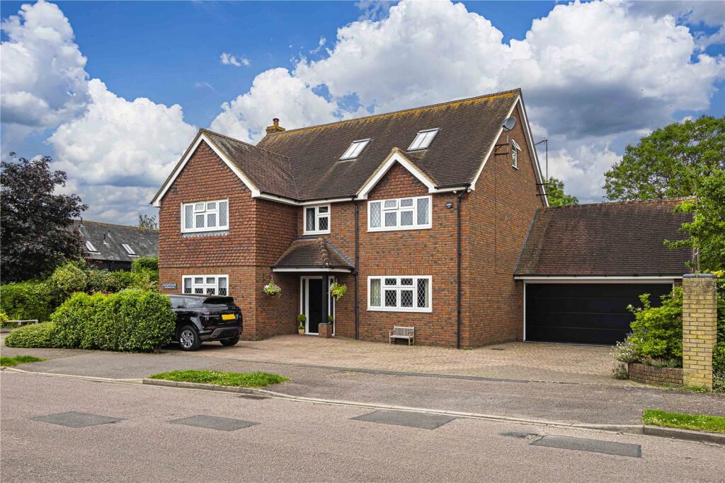 6 bedroom detached house for sale in Richmond Court, Eaton Bray