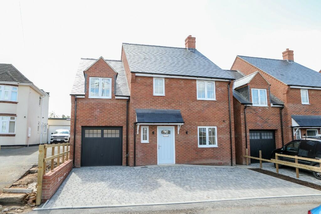 4 bedroom detached house for sale in Queen Street Weedon Northamptonshire, NN7