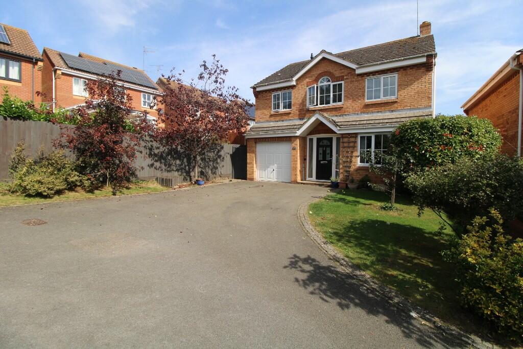 4 bedroom detached house for sale in Edgehill Drive Daventry