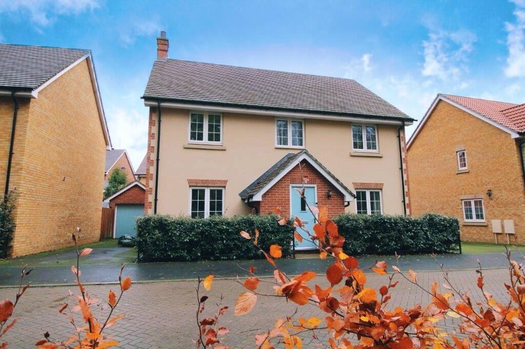 4 bedroom detached house for sale in Carisbrooke Way Monksmoor Daventry