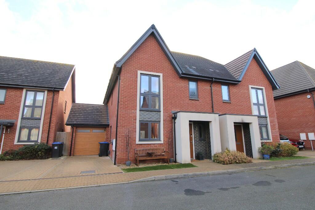 3 bedroom semidetached house for sale in Buildwas Close Daventry