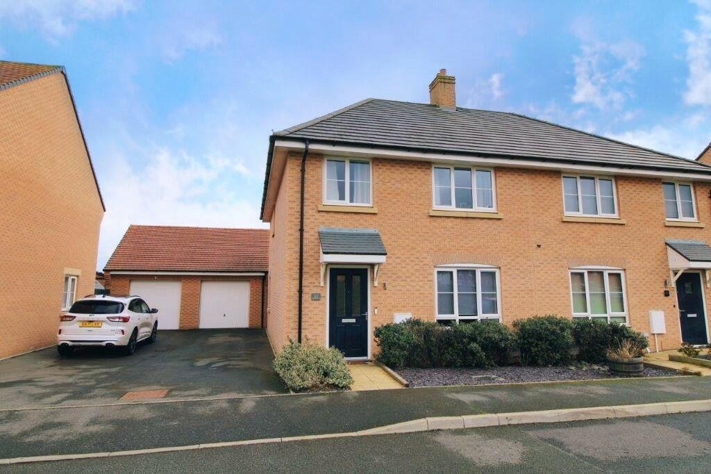 4 bedroom semi-detached house for sale in Thatcher Drive Woodford Halse ...