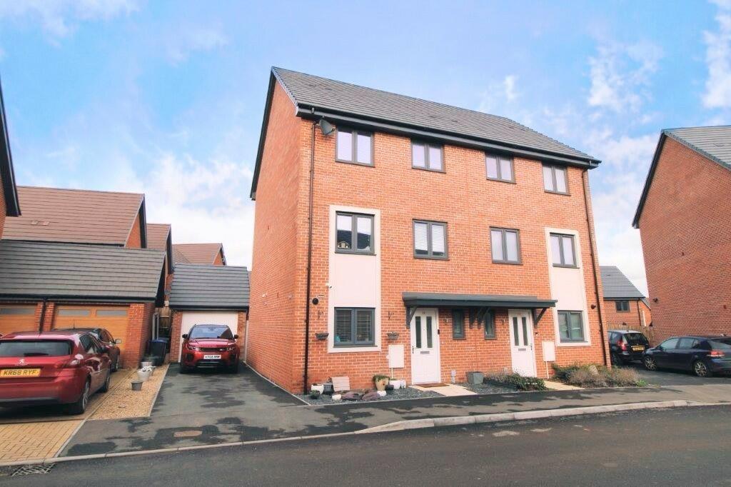 4 bedroom semidetached house for sale in Newstead Way Monksmoor