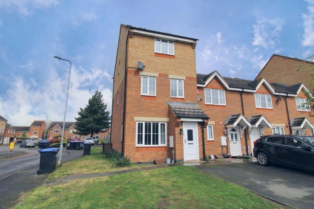 3 bedroom end of terrace house for sale in Timken Way Daventry