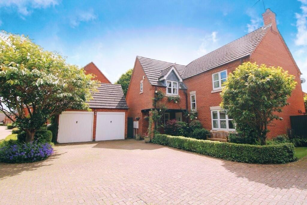 5 bedroom detached house for sale in Acre Close Lang Farm Daventry
