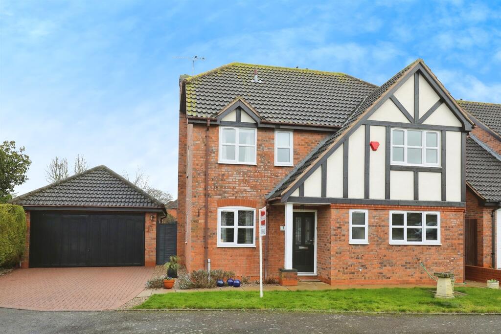 4 bedroom detached house for sale in Rainsbrook Close, Southam, CV47