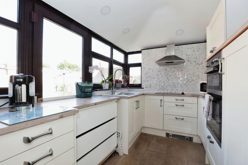 Additional property image - Bascote Rise, Southam