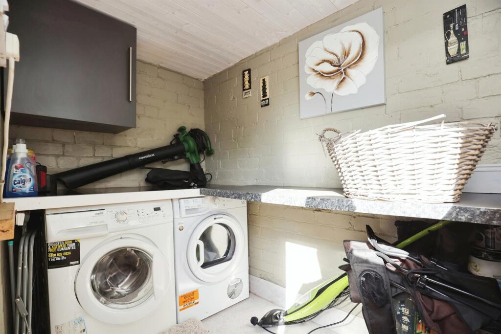 Additional property image - South Parade, Harbury, Leamington Spa