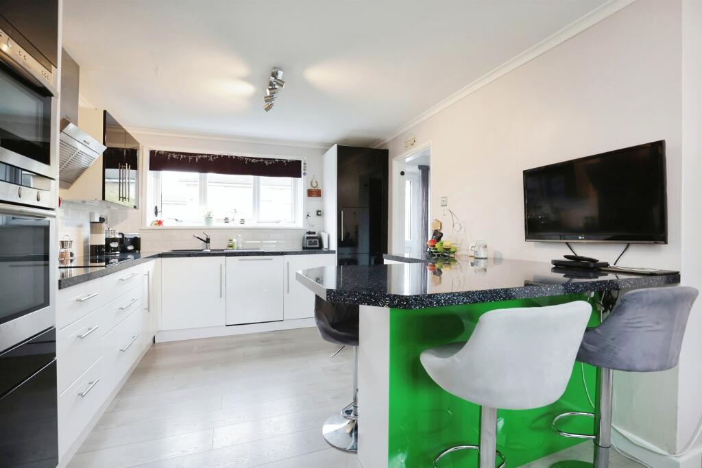 Additional property image - Byron Walk, Temple Herdewyke, Southam