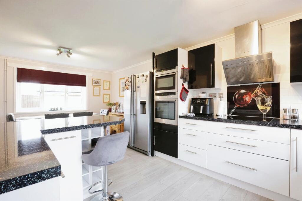 Additional property image - Byron Walk, Temple Herdewyke, Southam
