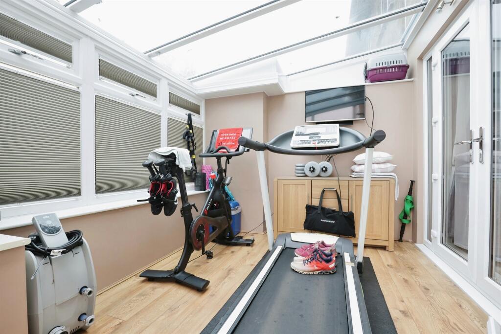 Additional property image - Byron Walk, Temple Herdewyke, Southam