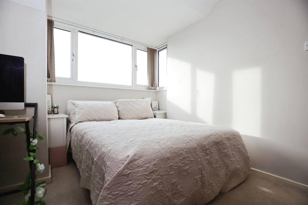 Additional property image - The Furrows, Southam