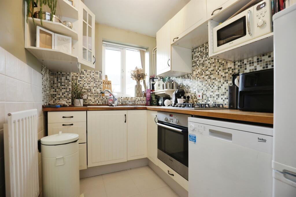Additional property image - The Furrows, Southam