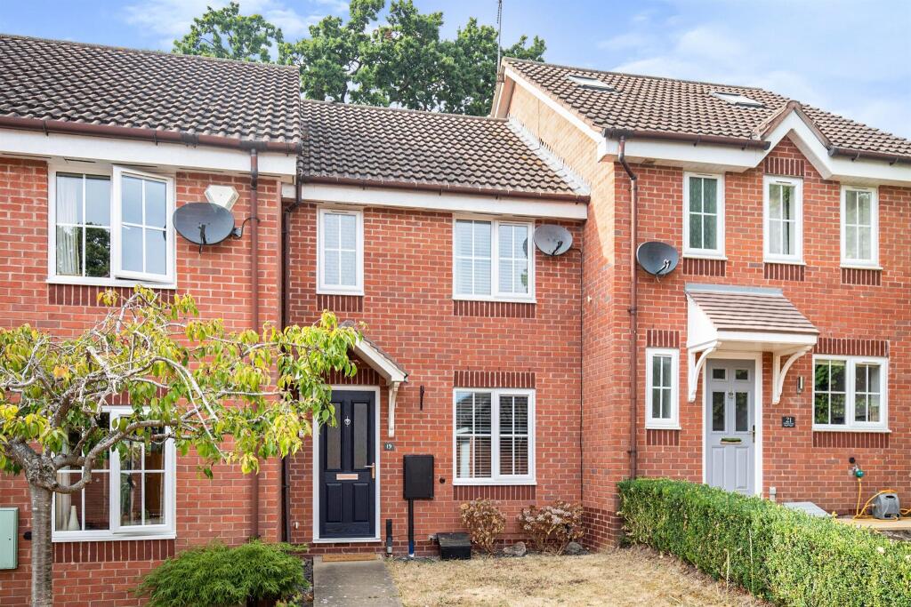 2 bedroom terraced house for sale in Armscote Grove, Hatton Park, Warwick, CV35