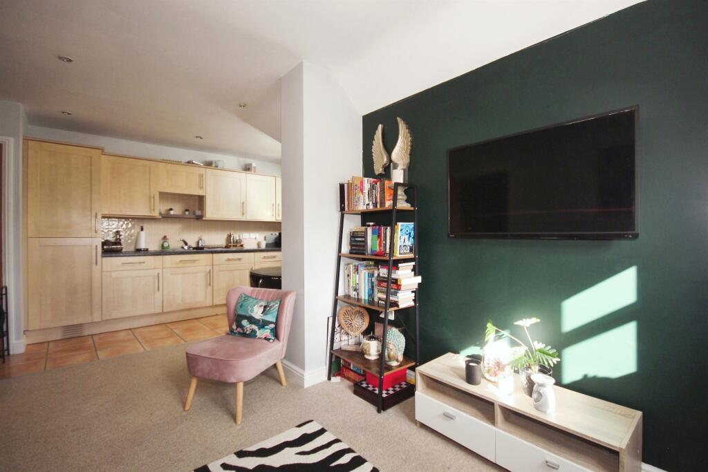Additional property image - Emscote Road, Warwick
