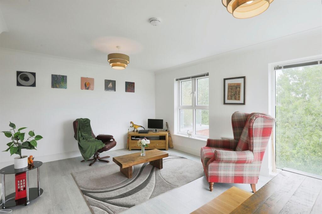 Additional property image - Kingfisher Close, Warwick