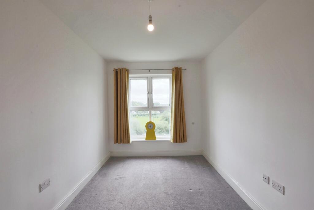 Additional property image - Kingfisher Close, Warwick