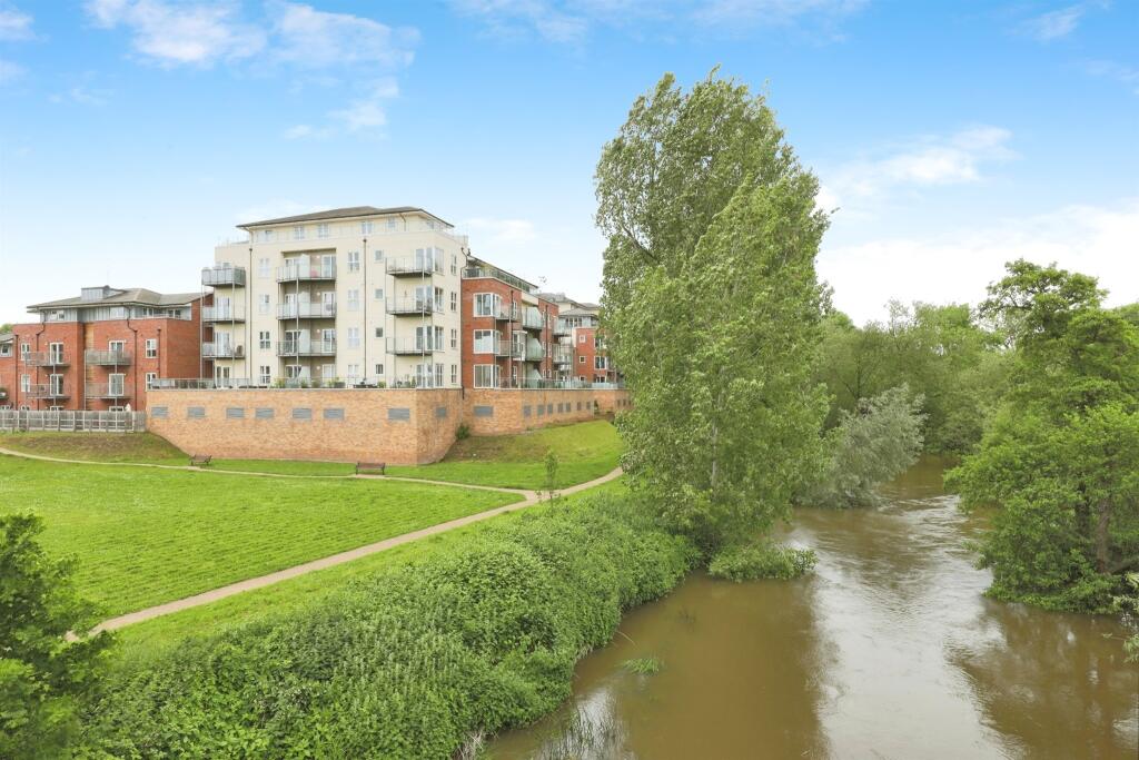 Main image of property: Kingfisher Close, Warwick