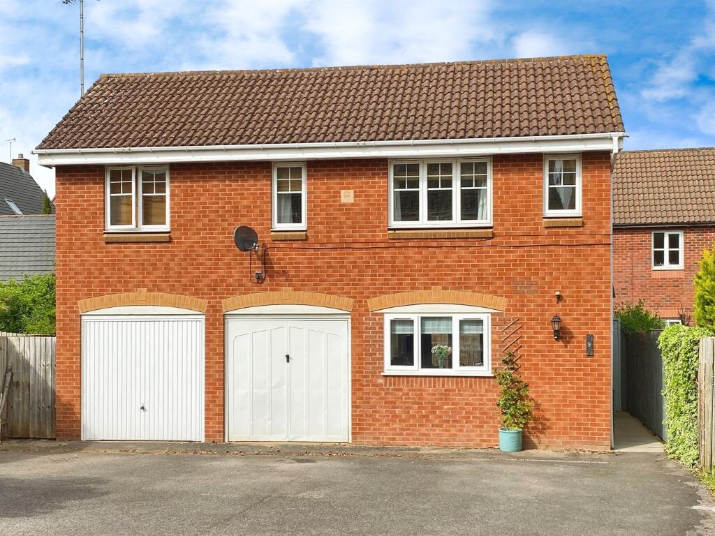 Main image of property: Narrow Hall Meadow, Warwick