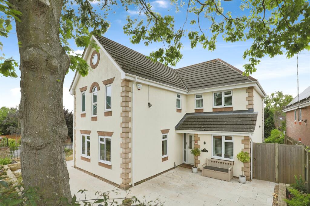 Main image of property: Ilmington Close, Hatton Park, WARWICK