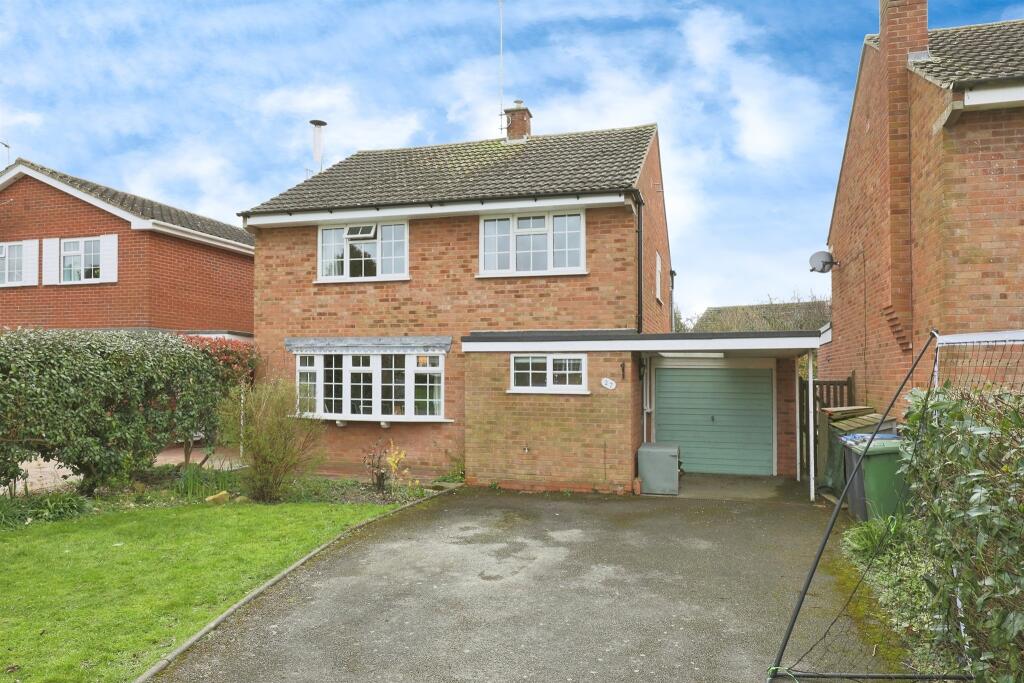 4 bedroom detached house for sale in Green Farm End, Warwick, CV35